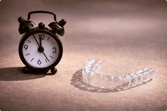 A small clock with aligners on the side depicting the time taken for aligners to work.