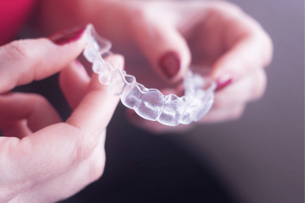What is a Teeth Straightening Kit?